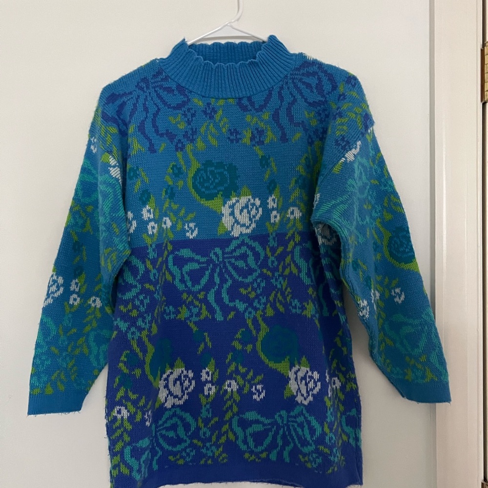 Vintage scallop collar sweater